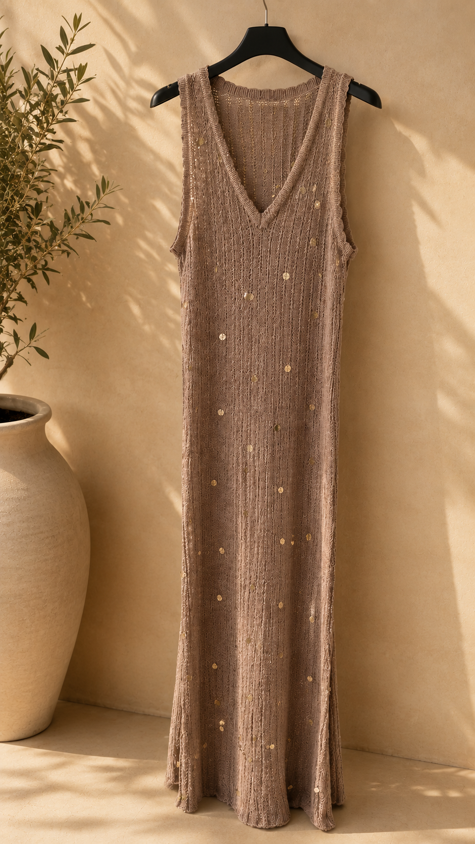 Abito lungo in maglia  crochet con dettagli perlati