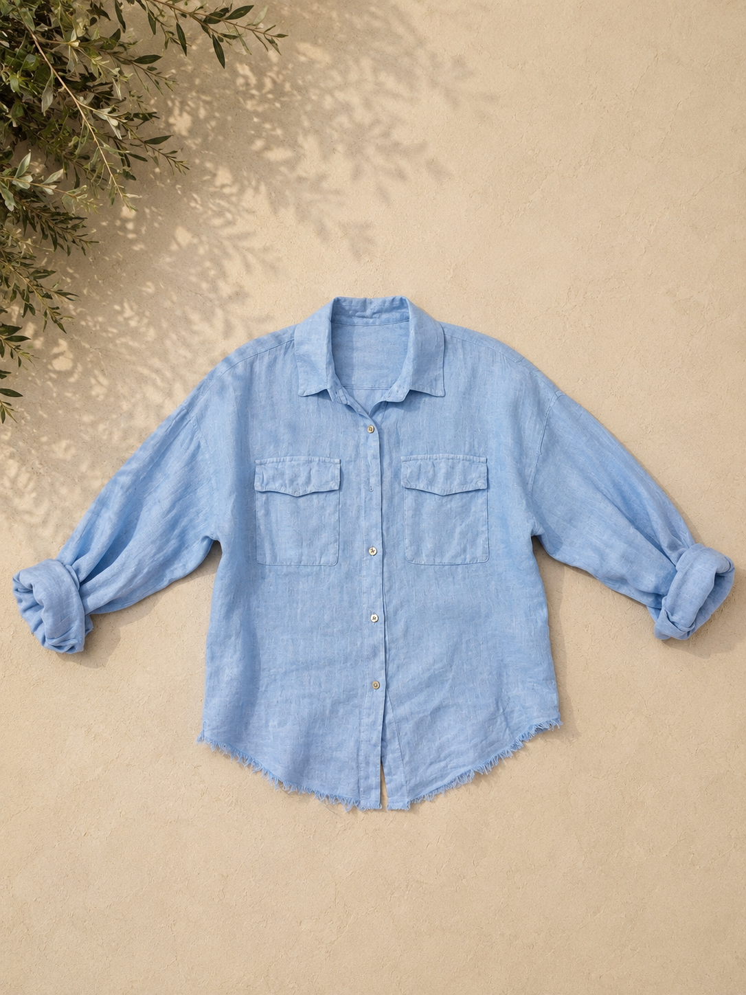 Camicia di lino con due tasche celeste