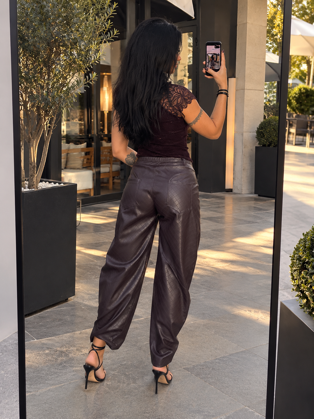 Pantalone wide leg in ecopelle trapuntata bordeuax