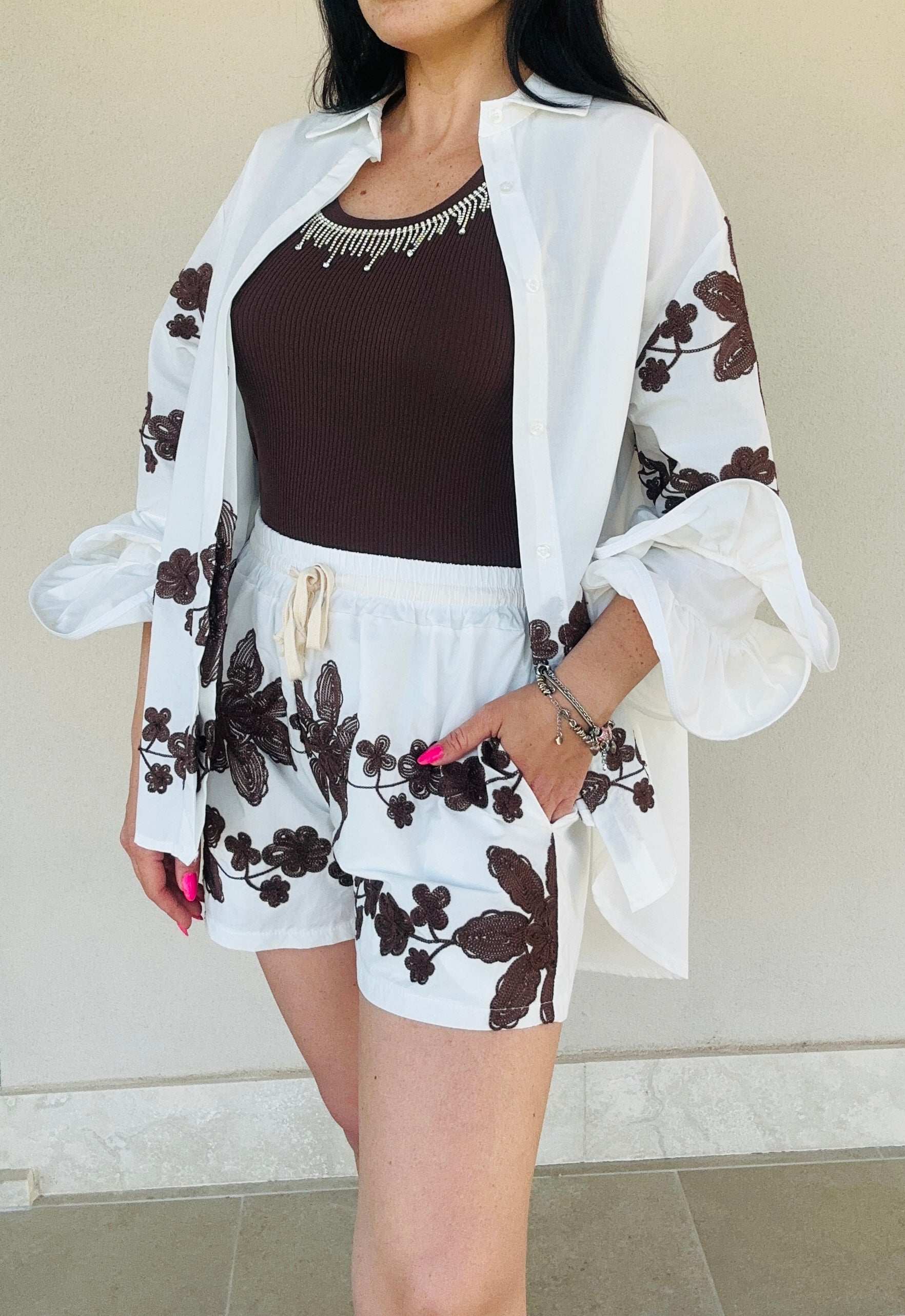 Camicia con ricamo