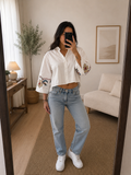 Camicia bianca con ricamo floreale