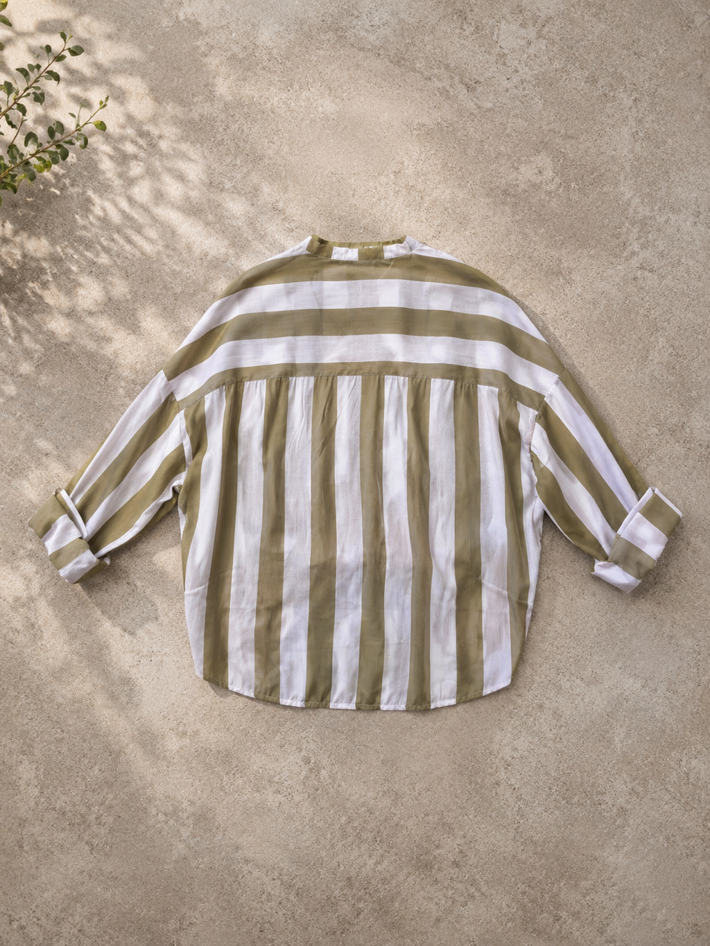 Camicia a righe con nodino verde