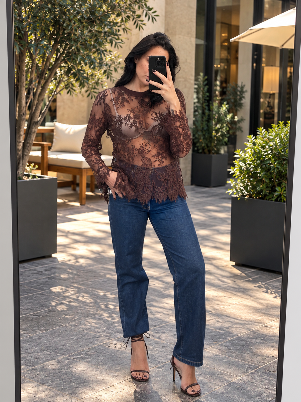 Maglia in pizzo trasparente floreale marrone