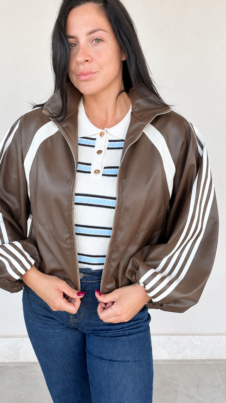 Giacca bomber in ecopelle marrone con righe