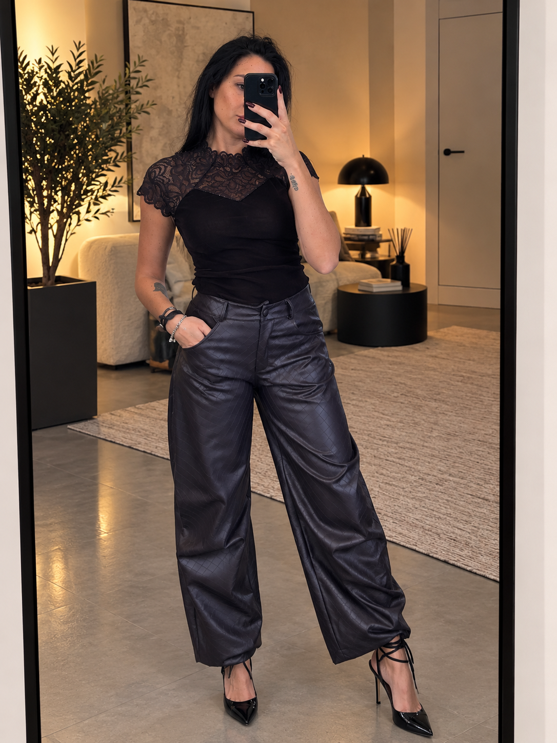 Pantalone wide leg in ecopelle trapuntata bordeuax