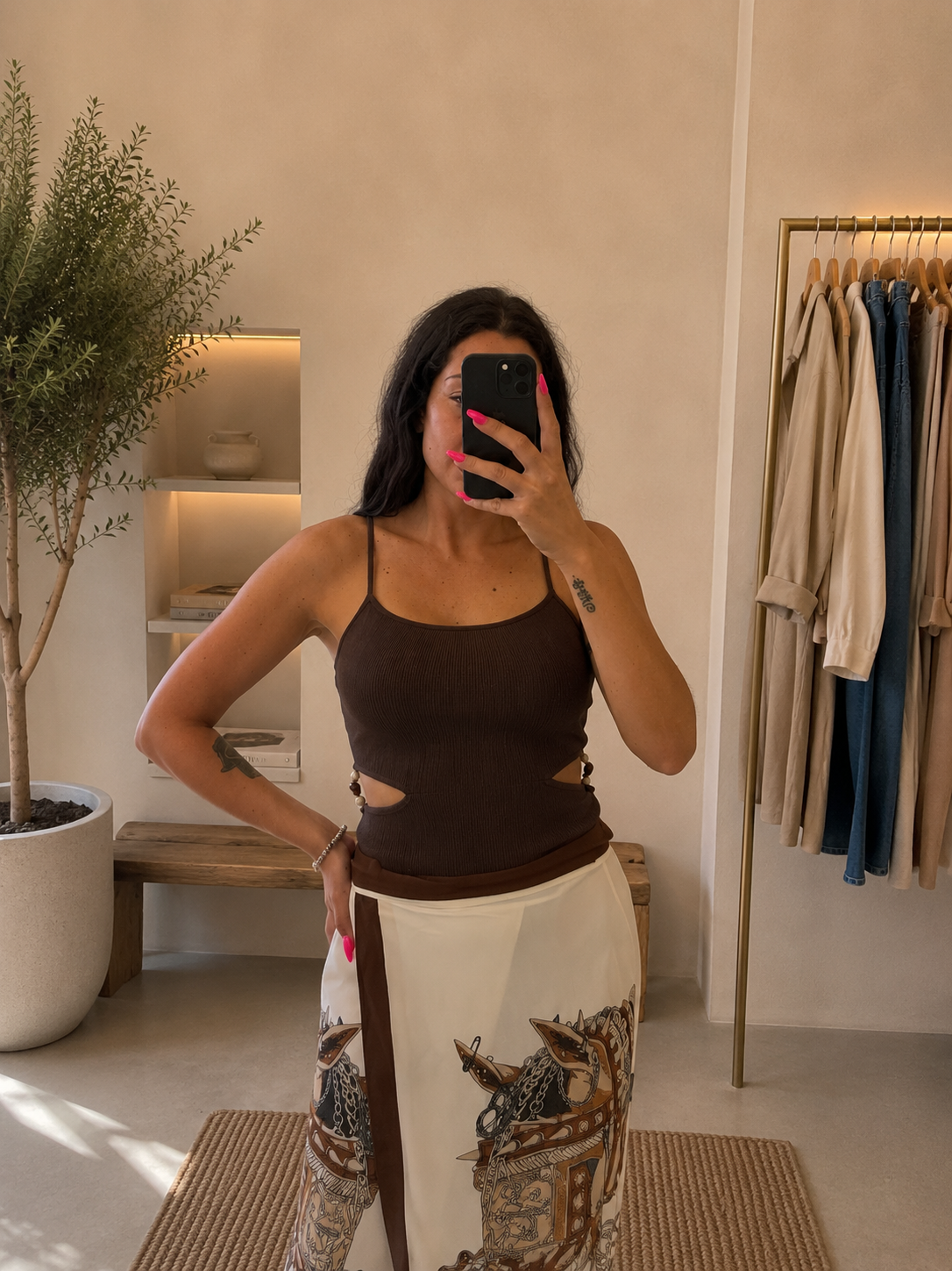 Top a coste con cut out laterali