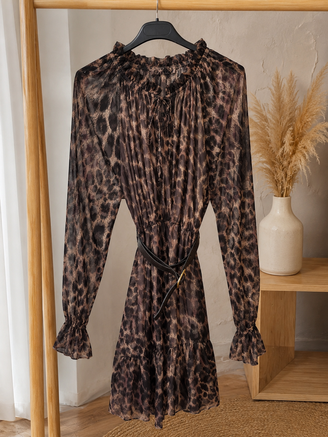 Abito leopardato con balze verde