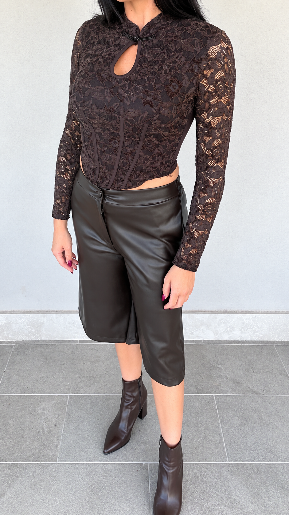 Top cropped in pizzo marrone