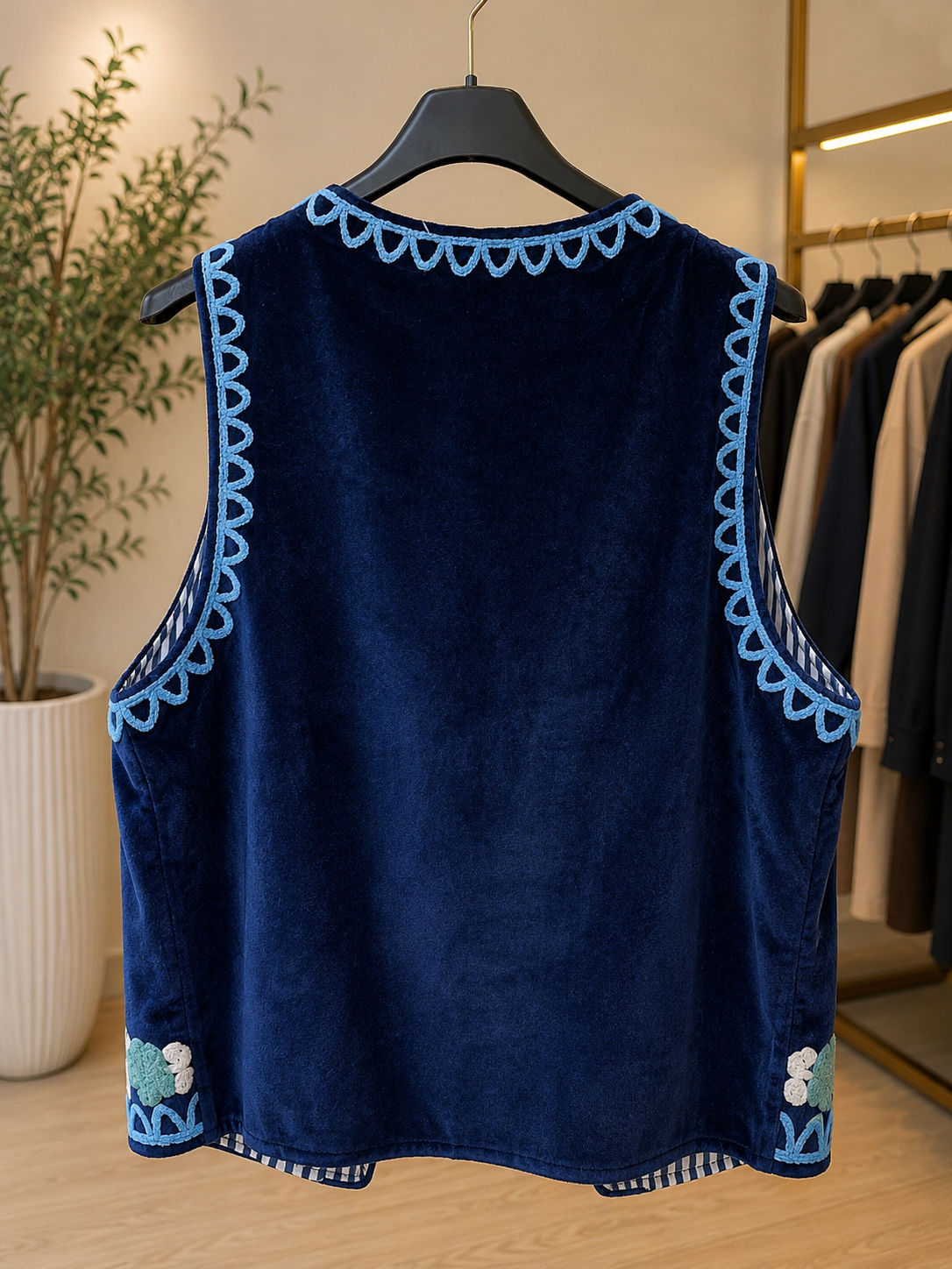 Gilet in velluto blu con ricami