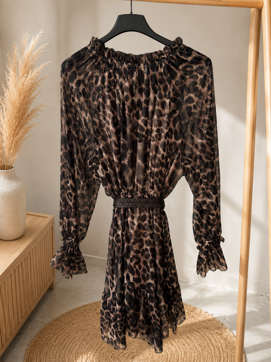 Abito leopardato con balze verde