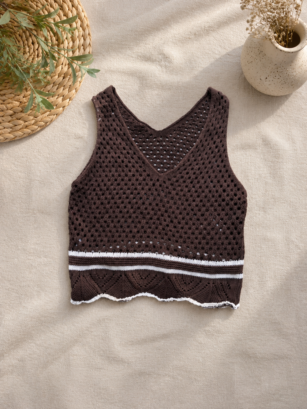 Canotta crochet marrone e bianca
