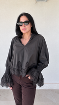 Camicia con volant in pizzo marrone