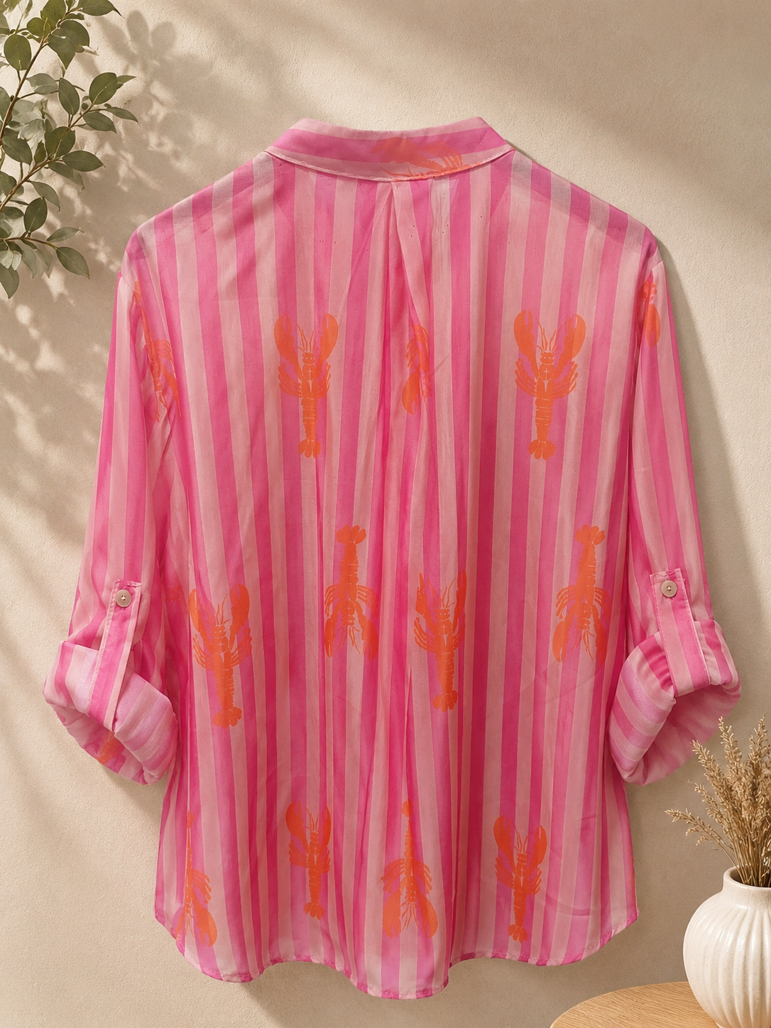 Camicia a righe con stampa rosa