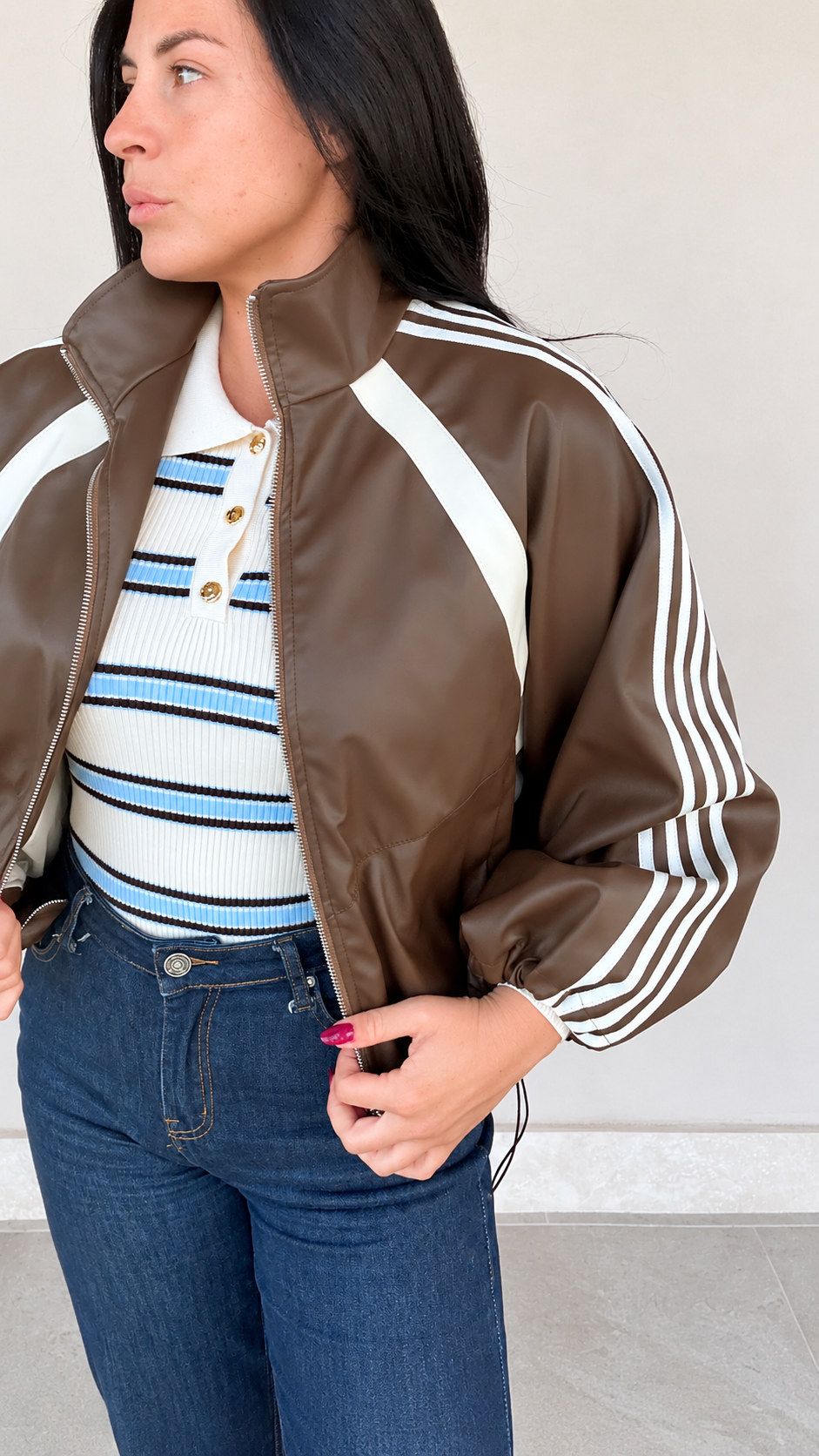 Giacca bomber in ecopelle marrone con righe
